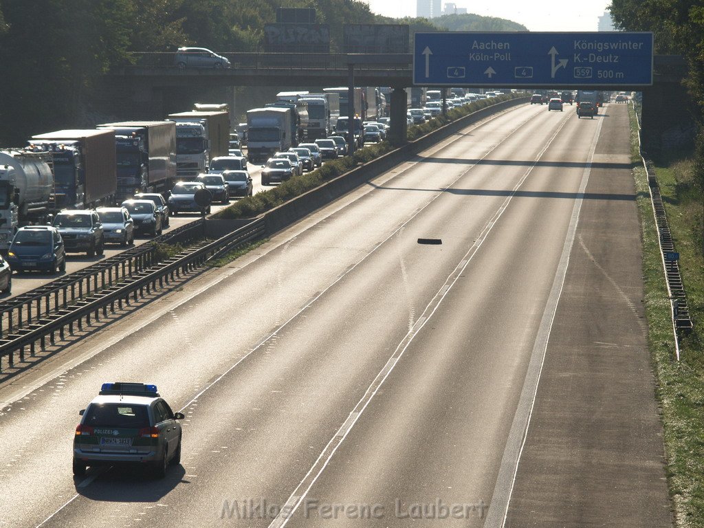 VU A4 Rich Olpe anschliessend Reifen auf Fahrbahn Rich Aachen P06.JPG